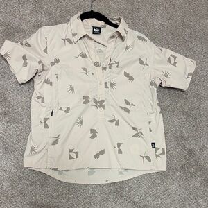 REI Light Beige Short-Sleeve Button-Down Shirt with Taupe Print